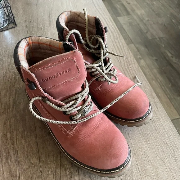 Pink boots - Picture 1 of 4